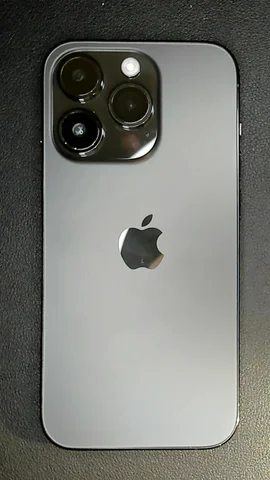 iPhone 14 Pro trasera — después de reparación